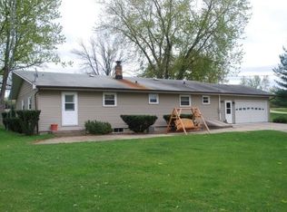 W5523 Rainbow Rd, Pardeeville, WI 53954