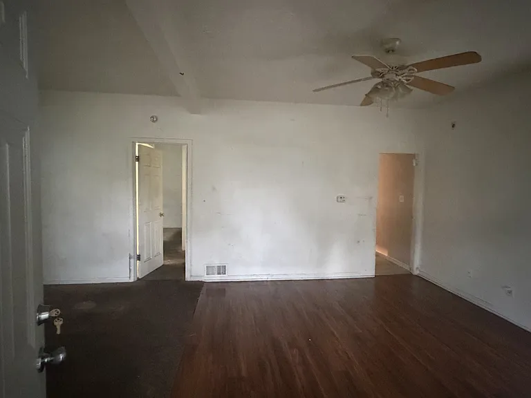 1829 W Butler St — Photo 12