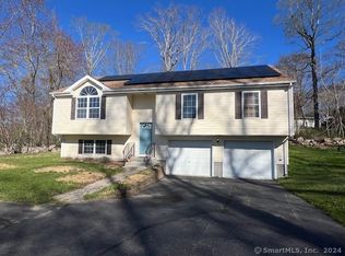 28 Ledgeland Dr, Groton, CT 06355