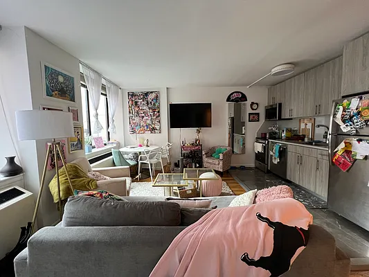 Rented by AZ REALTY NYC LLC | media 14