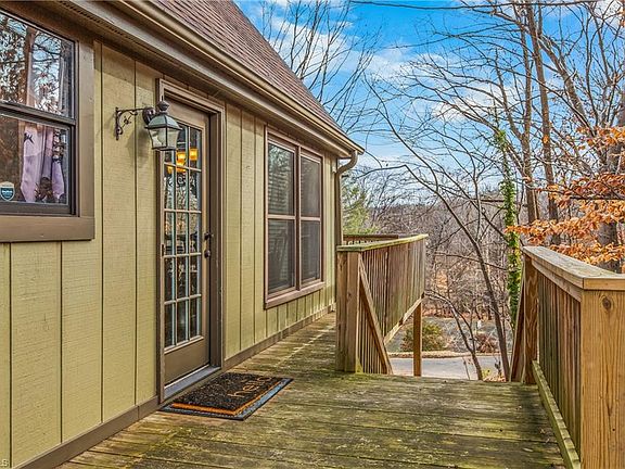 3rd image of 1916 Chateau Rdg