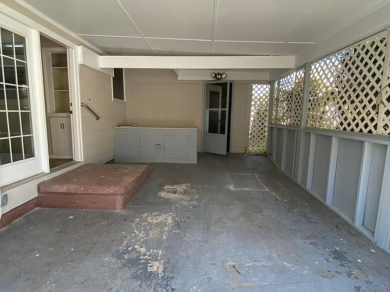 725 Washington St — Photo 13