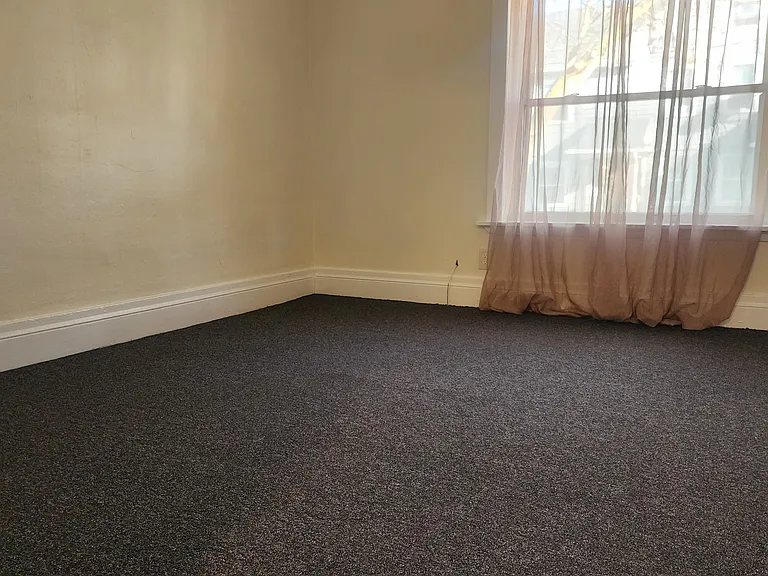 113 Sterling St — Photo 2