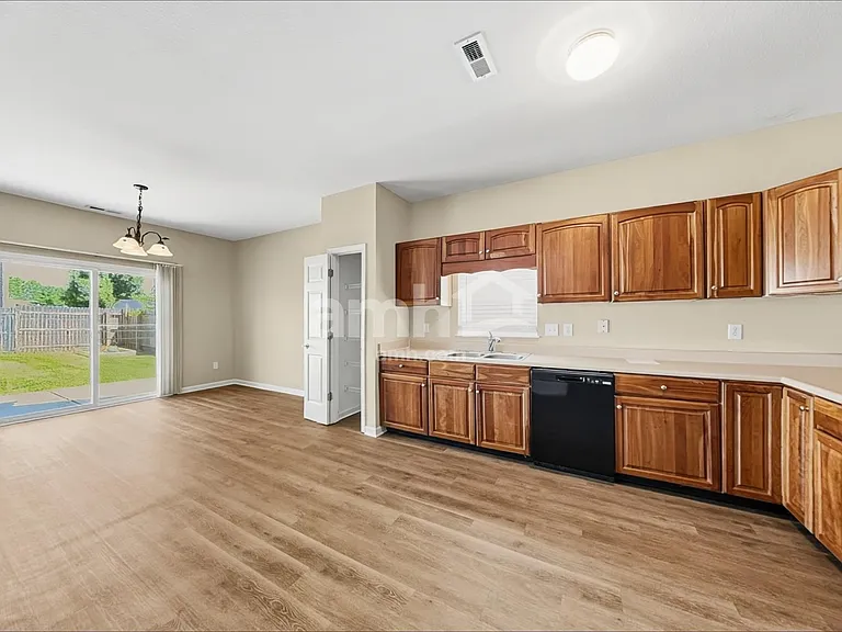 214 Allen Ln — Photo 4