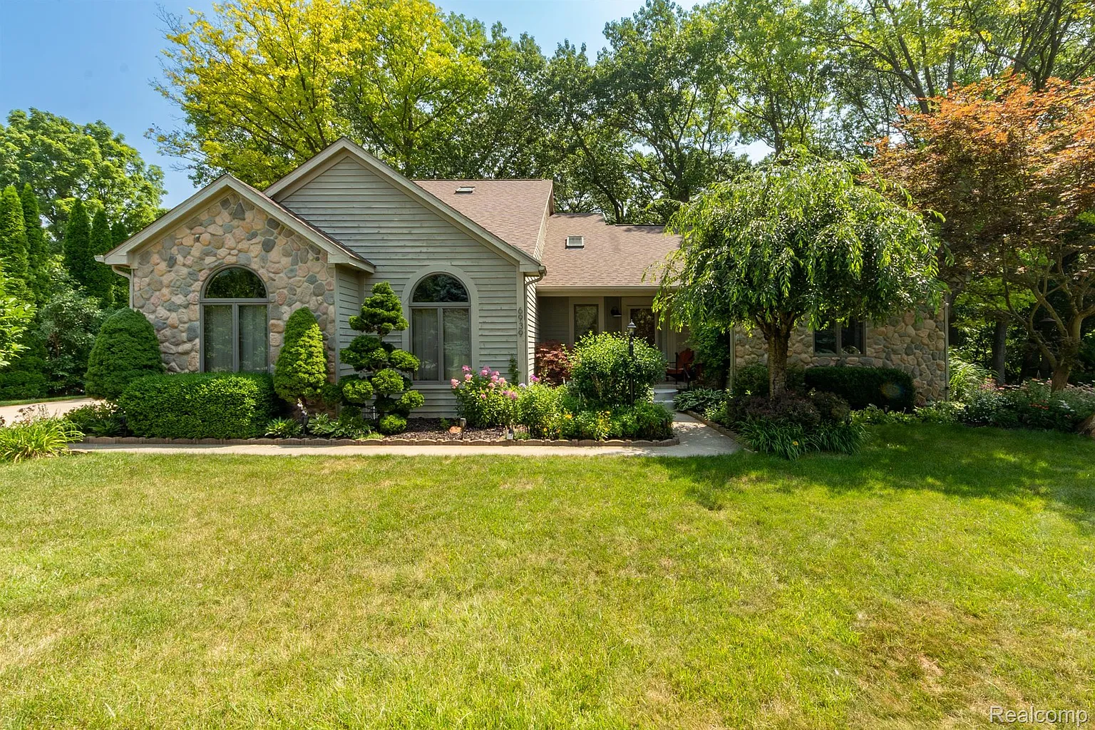 6939 W Ridge Dr photo 1