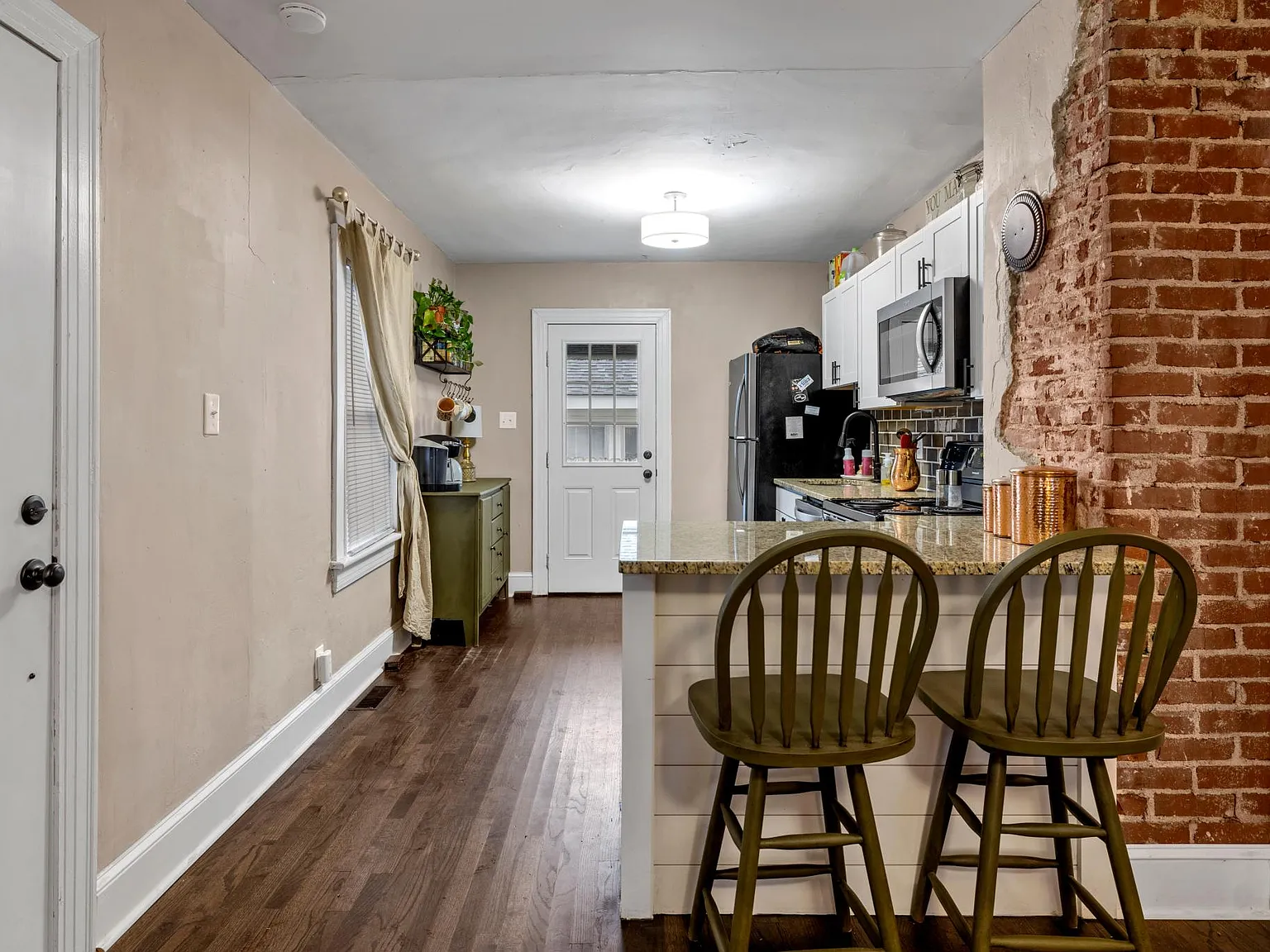 2 bed, 787 sqft, $1,700 — Photo 3