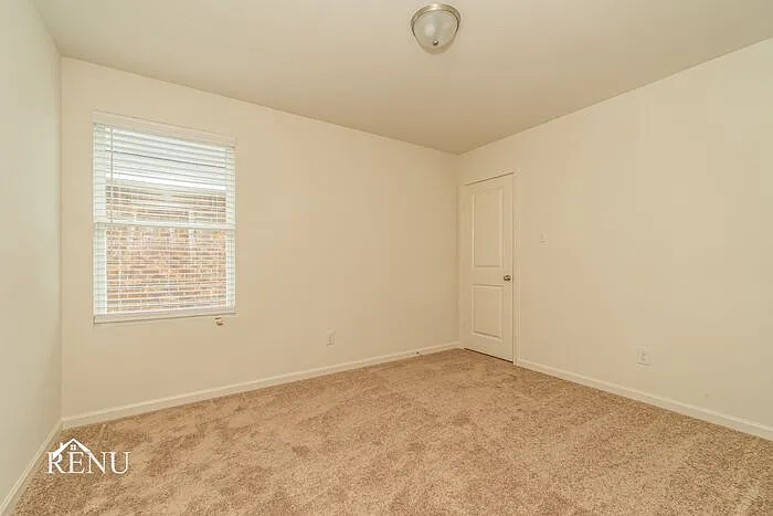 551 London Dr — Photo 7