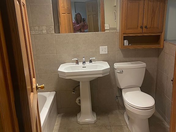 3rd image of 4844 N Washtenaw Ave #G