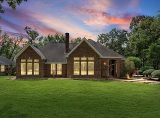 205 Oetken W, Anahuac, TX 77514