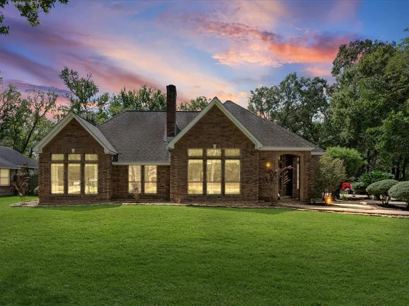 205 Oetken W, Anahuac, TX 77514