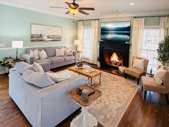 3rd image of 604 Fairway Lakes Rd