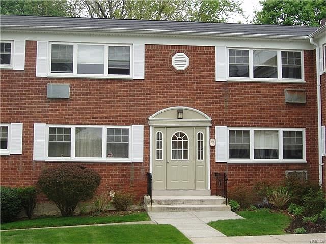 Welcome to 1879 Cromprond Road #G11! Walk up to the upper level unit.