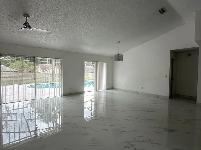 9142 Sabal Palm Cir — Photo 2