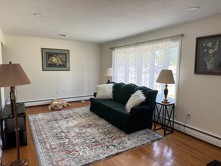 160 Early Ave — Photo 3