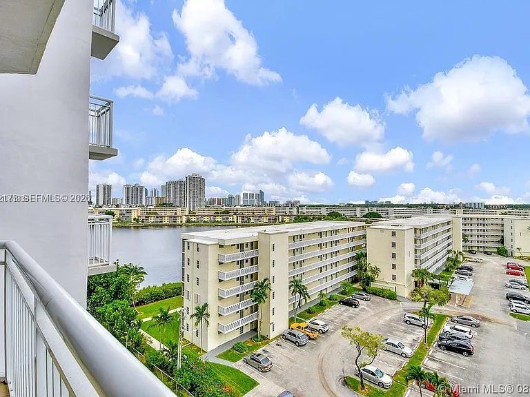 18041 Biscayne Blvd #801 — Photo 32