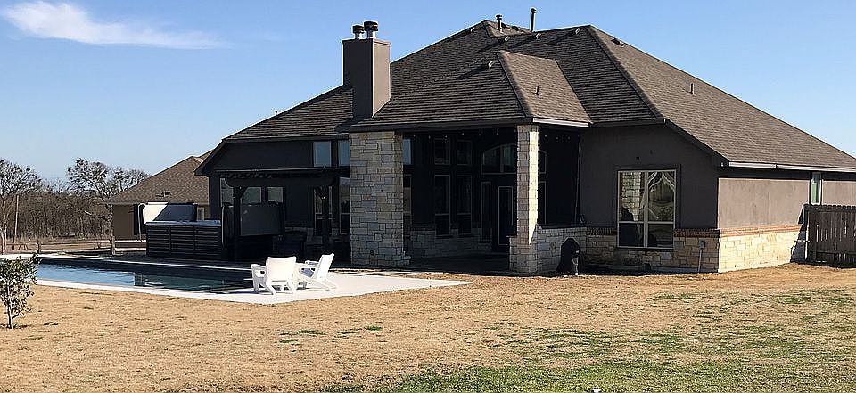 2nd image of 213 E Vienna Dr