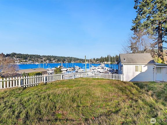4th image of 3509 Harborview Drive