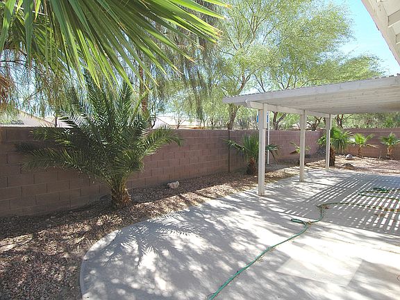 5th image of 320 Coral Fountain St