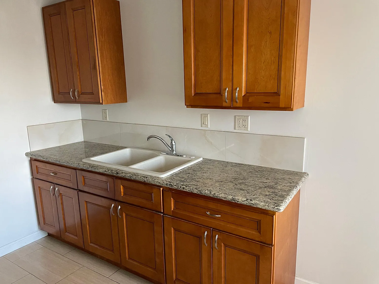 2 bed, 850 sqft, $2,350 — Photo 3