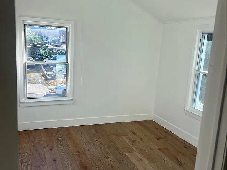 309 Franklin Ave — Photo 8