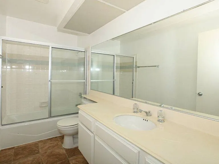 Savoy West Apartments — Photo 40