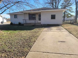 105 London Dr, Apache, OK 73006