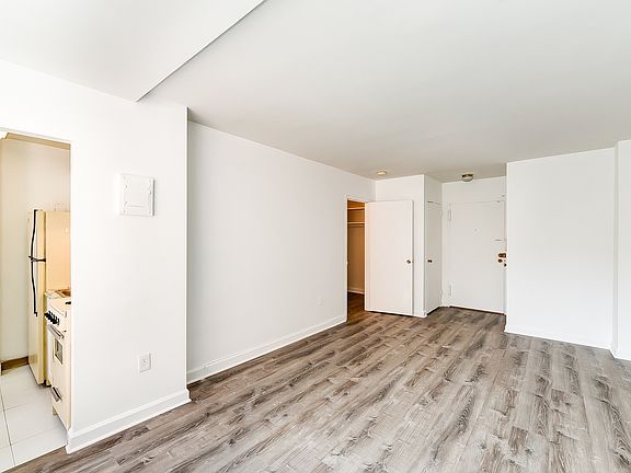 2nd image of 1111 Arlington Blvd APT 538