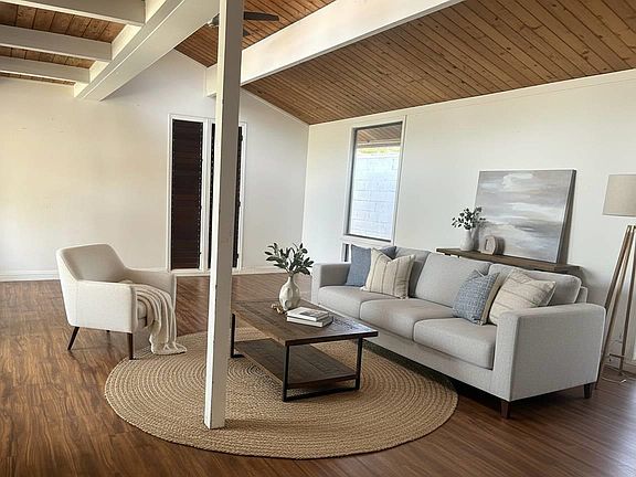 2nd image of 52 Ohukai Rd
