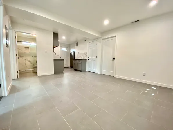 908 Vienna St, San Francisco, CA 94112