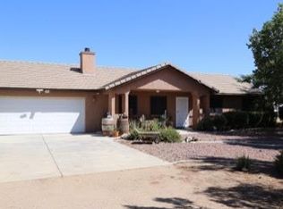 10778 Cedar St, Oak Hills, CA 92344