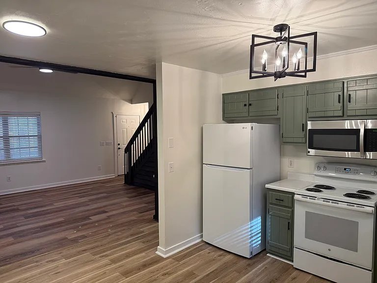 144 Winding Way — Photo 4