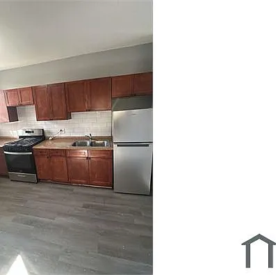 909 E 40th St #301 — Photo 5