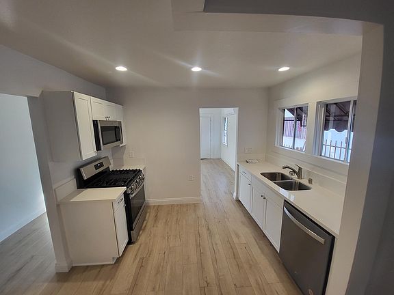 3rd image of 613 W 75th St