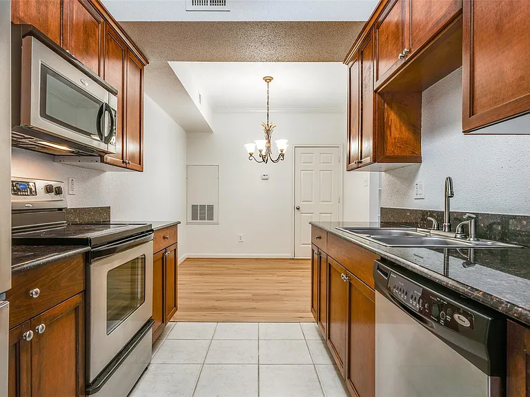 2255 Braeswood Park Dr #294 — Photo 12