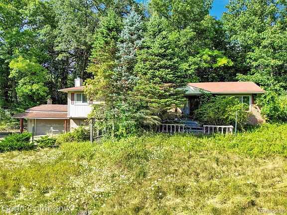 5th image of 3187 Mapleridge