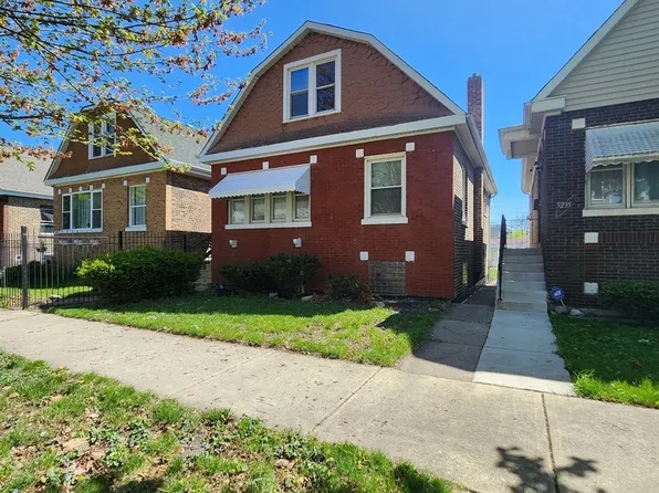 9233 S Manistee Ave, Chicago, IL 60617