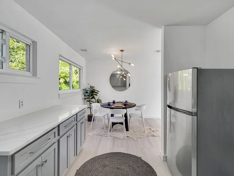138 W Tiana Rd — Photo 9
