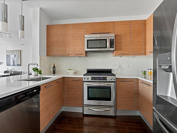 5th image of 225 N Columbus Dr Unit 6204
