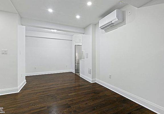 5th image of 160 E 89th St APT 4D