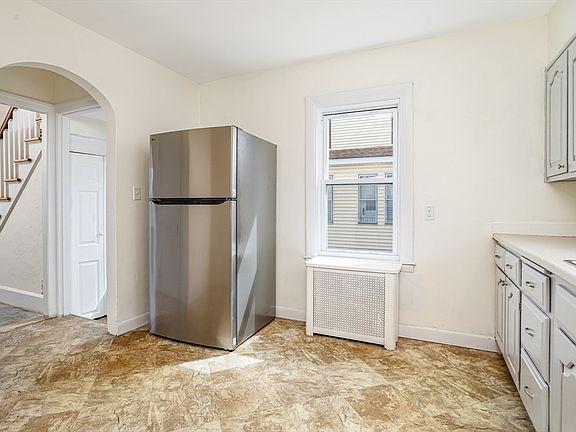 3rd image of 187 Boutelle St