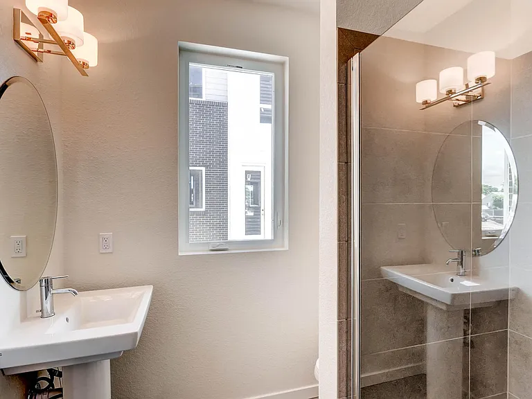 3415 Larimer St #101 — Photo 15