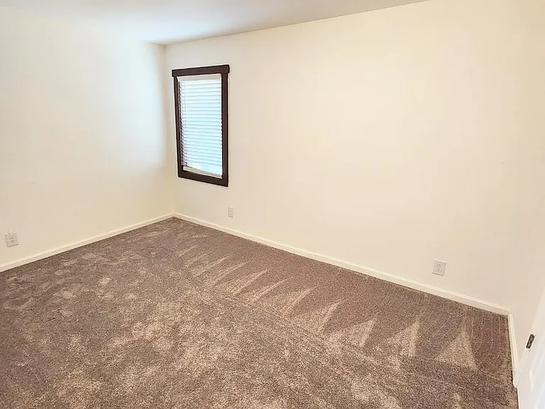 219 Eclipse St — Photo 7