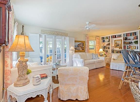 3rd image of 2997 Poinciana Dr