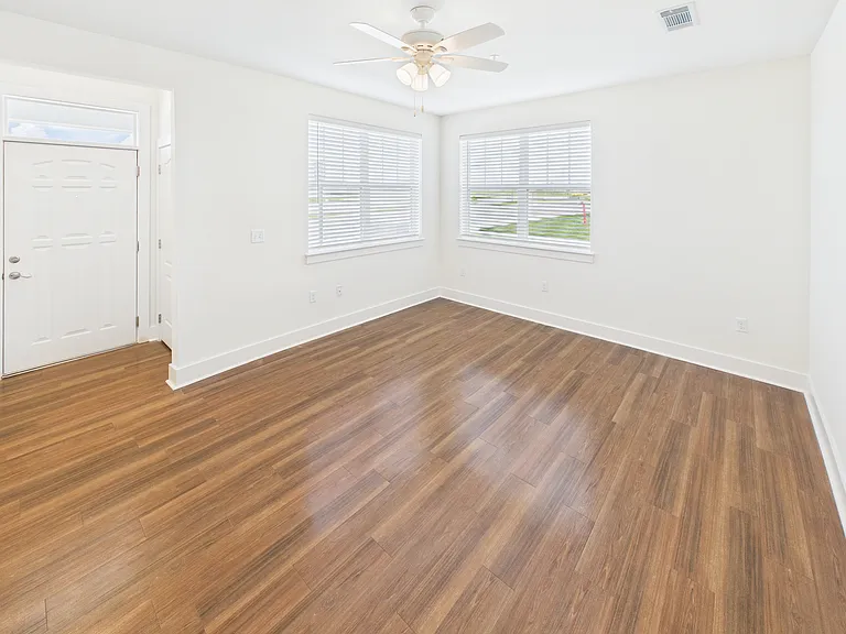 525 Quinn Ln #17-103 — Photo 3
