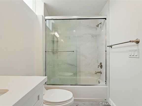 5th image of 11302 Morrison St #302