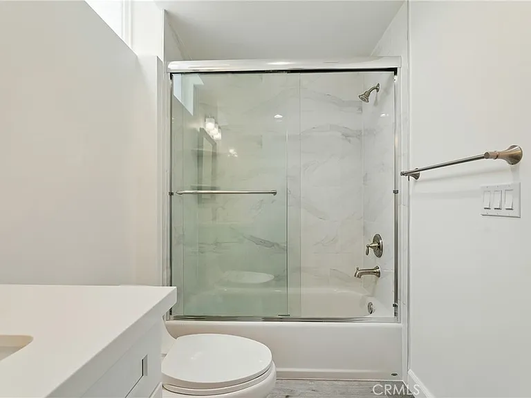 11302 Morrison St #302 — Photo 14