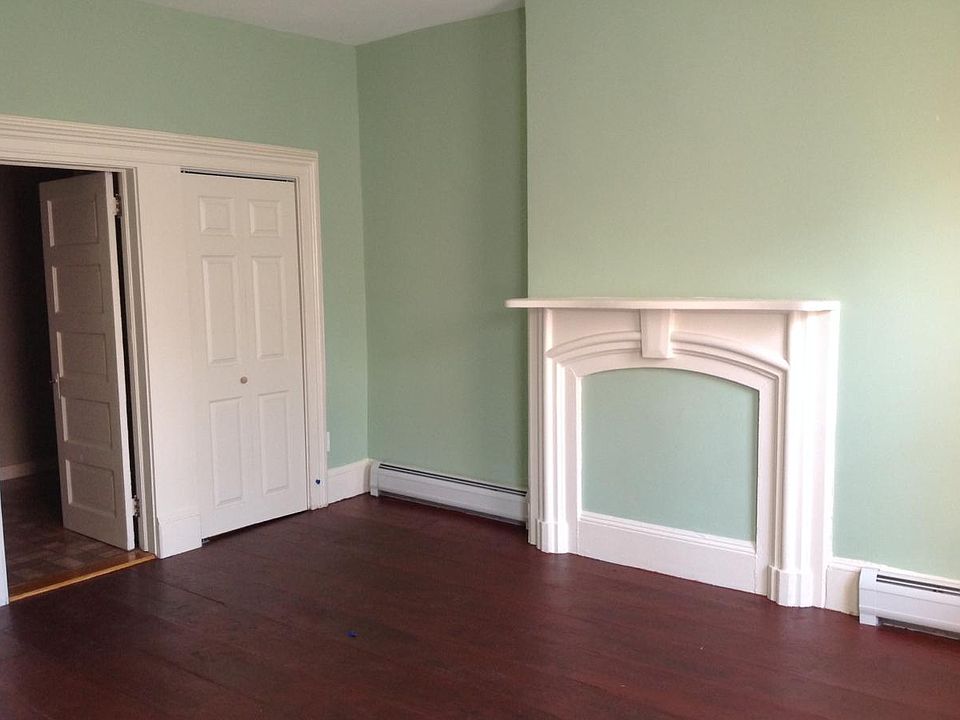 Large Bedroom, shows closet 2