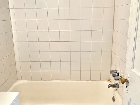 2nd image of 1008 Parsons Ave #6