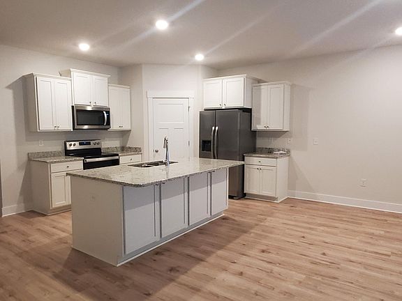4th image of 6039 Forest Bay Ave