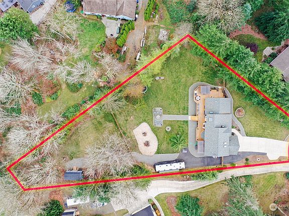Approximate property lines shown, 0.886 acres>